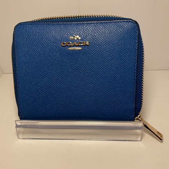 AUTHENTIC coach zip wallet - Picture 1 of 8